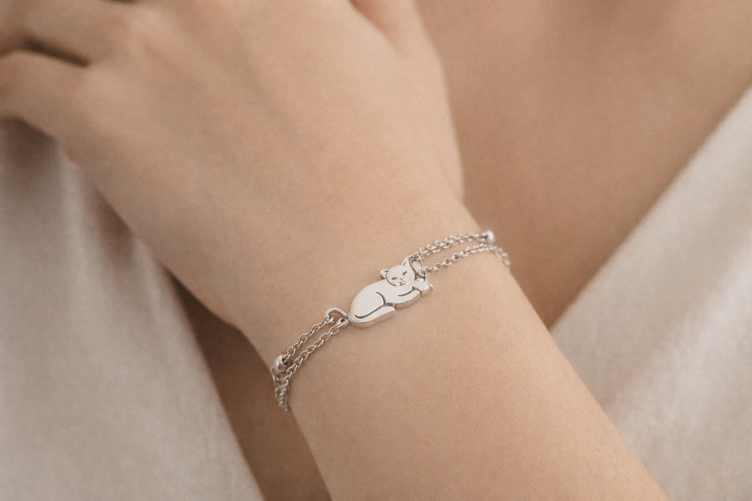 Bracelet Chat Minimaliste – Double Chaîne Ajustable