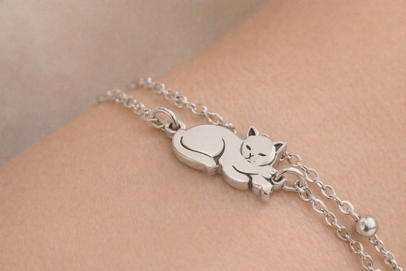 Bracelet Chat Minimaliste – Double Chaîne Ajustable